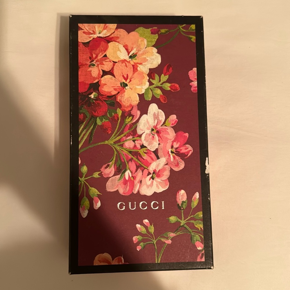 Gucci box & bag